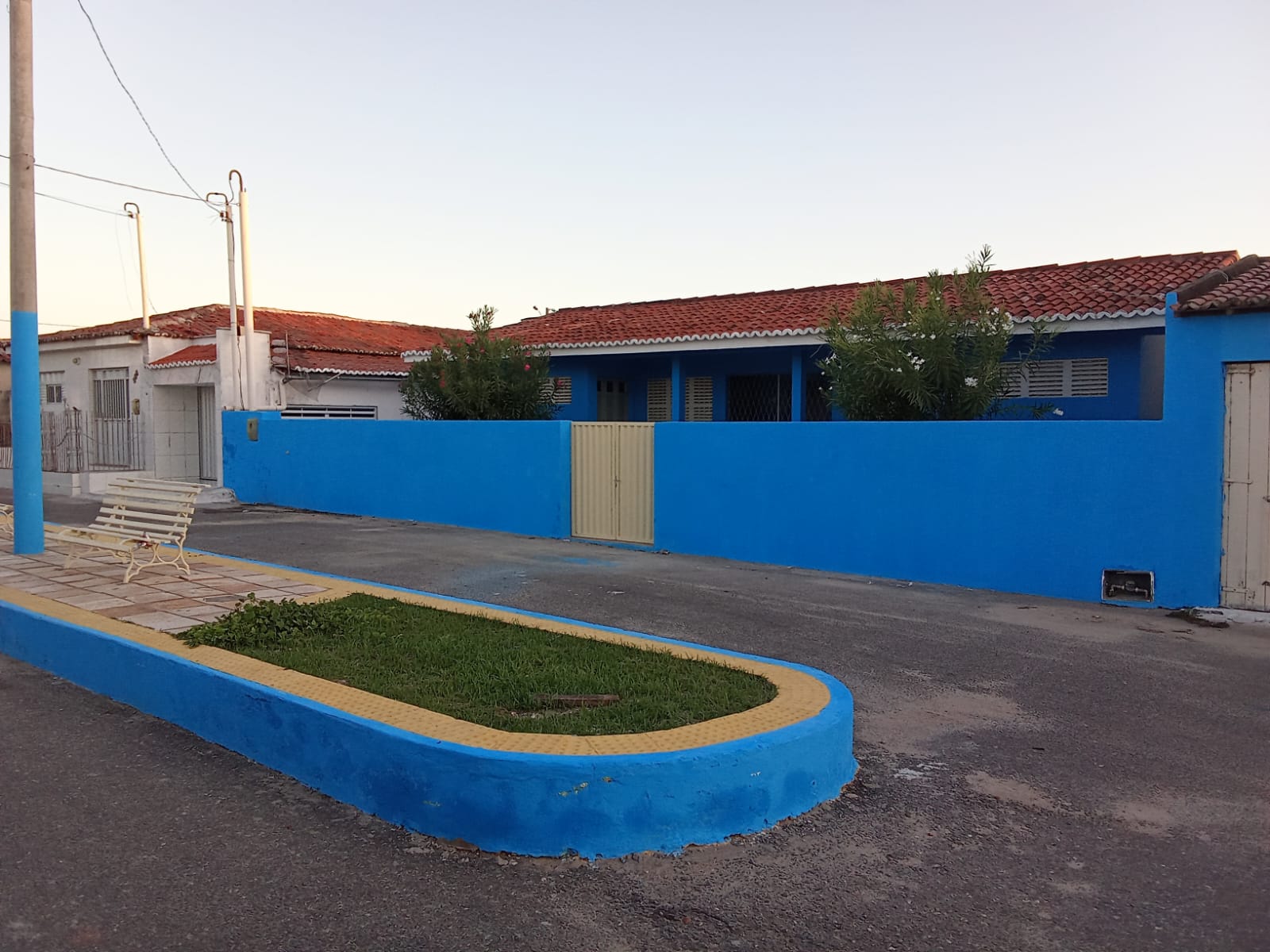 Atenção vereadores faça uma visita a minha comunidade pra olhar a nossa saúde vergonhosa, UBS FECHADA.... BARREIRAS.