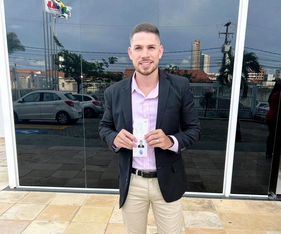 PREFEITO HÉLIO NOMEIA YURI CARLOS COMO CHEFE DA ASSESSORIA JURÍDICA DE RECURSOS HUMANOS