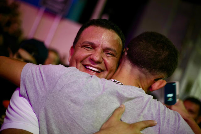 Prefeito Hélio participa da festa dos 63 anos de Guamaré no meio do povo e é recebido com entusiasmo e muito carinho