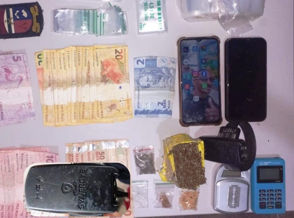 POLÍCIA MILITAR PRENDE HOMEM POR TRÁFICO DE DROGAS NO CENTRO DA CIDADE EM GUAMARÉ