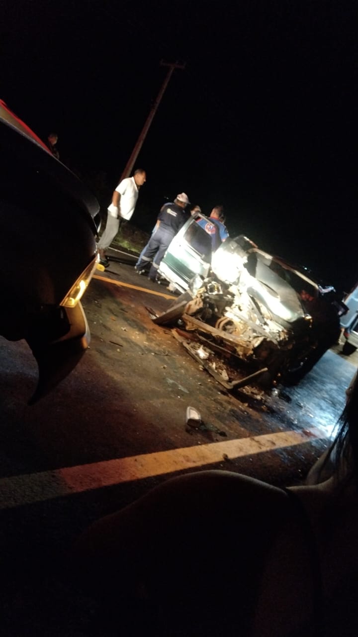 FOTOS E VIDEOS DO GRAVE ACIDENTE AUTOMOBILÍSTICO NA NOITE DESTA QUARTA-FEIRA DE CINZAS NAS IMEDIAÇÕES DE GUAMARÉ E BAIXA DO MEIO